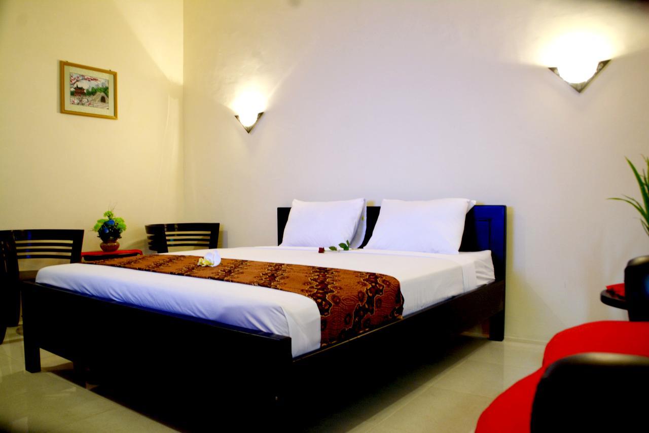 Ilhami Hotel Blitar Exterior photo